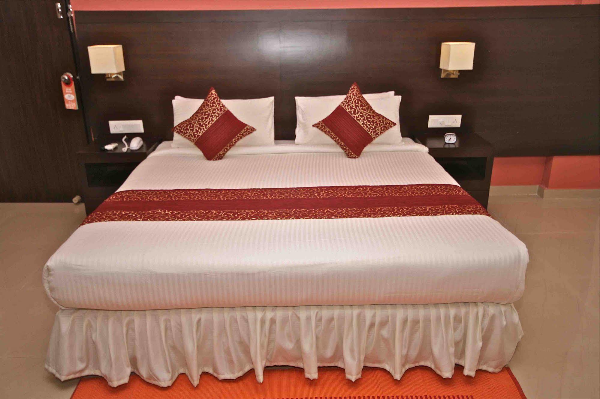 Treebo Trend Sterling Suites Inn Bangalore Exterior photo